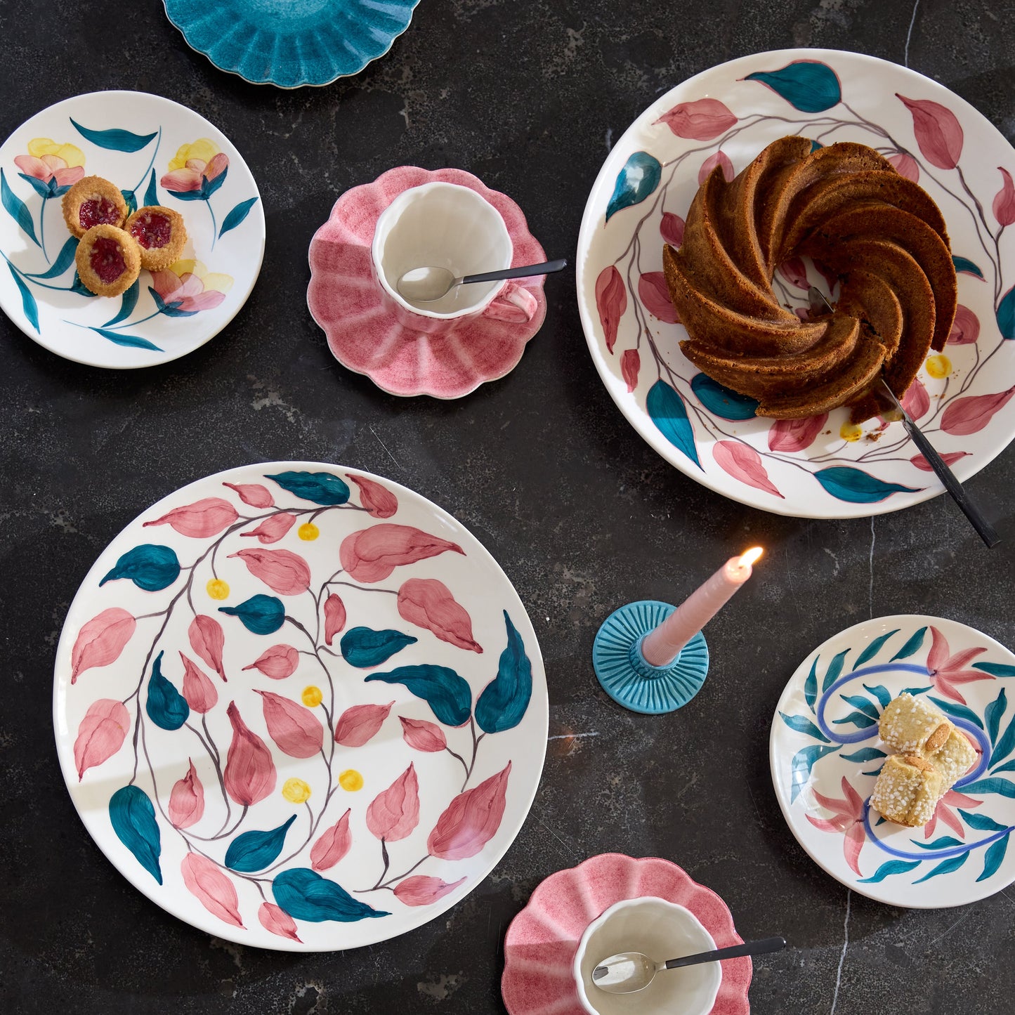 Flowers Platter 34 cm Leaves Pink