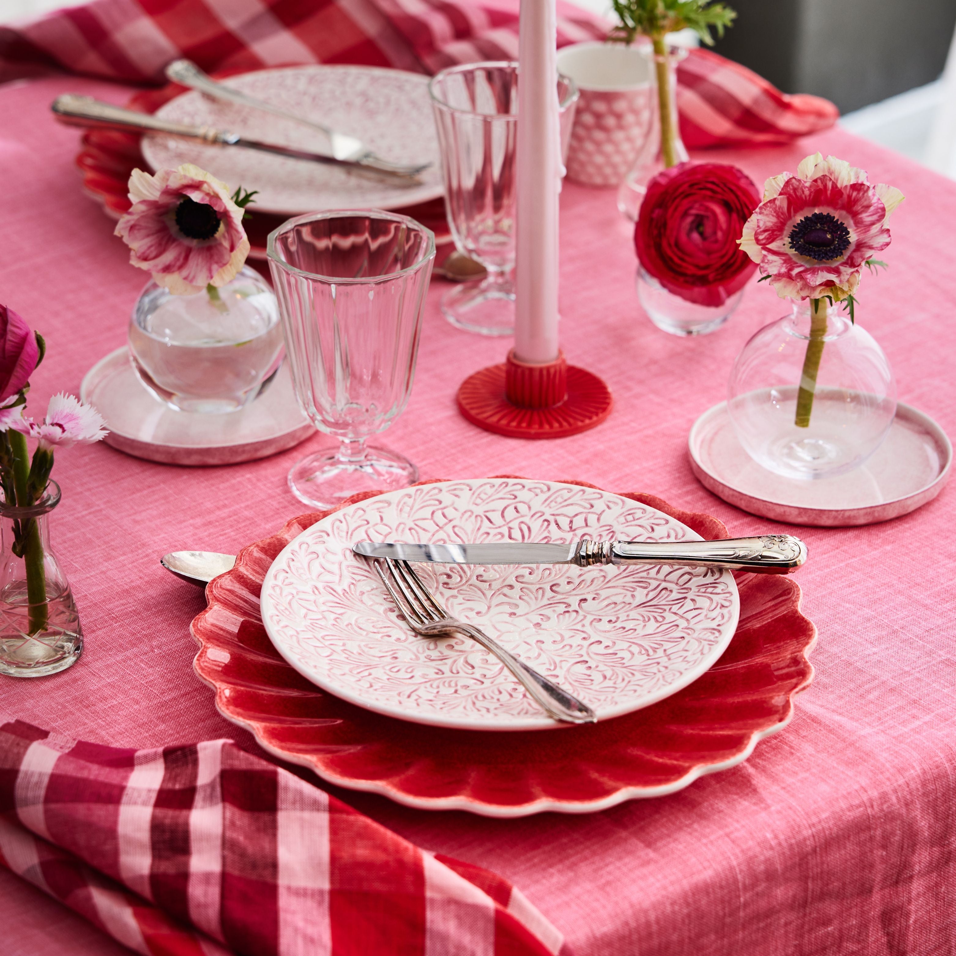 Lace Plate 20 cm Light Pink