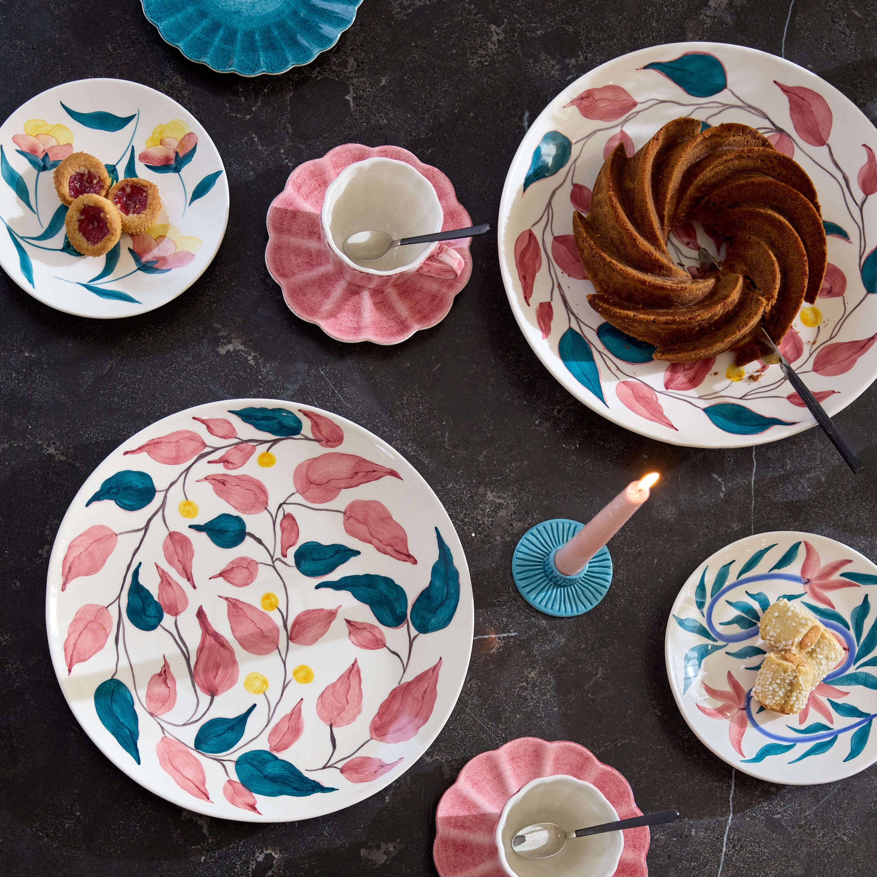 Flowers Platter 34 cm Leaves Pink